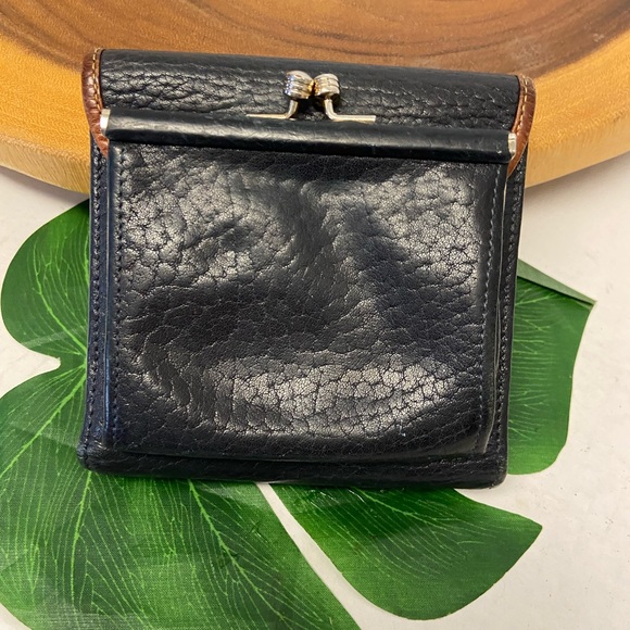 Dooney & Bourke Pebbles Leather Kiss Lock Billfold Wallet - Picture 2 of 11